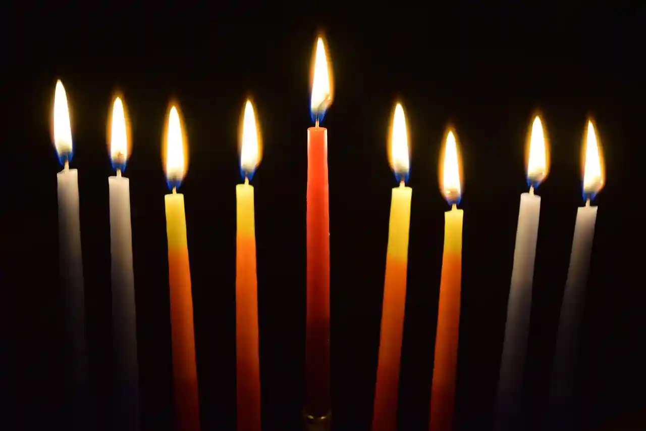 <a href="https://pixabay.com/photos/candlelights-candles-celebration-1281563/">Photo by Pexels on Pixabay</a>